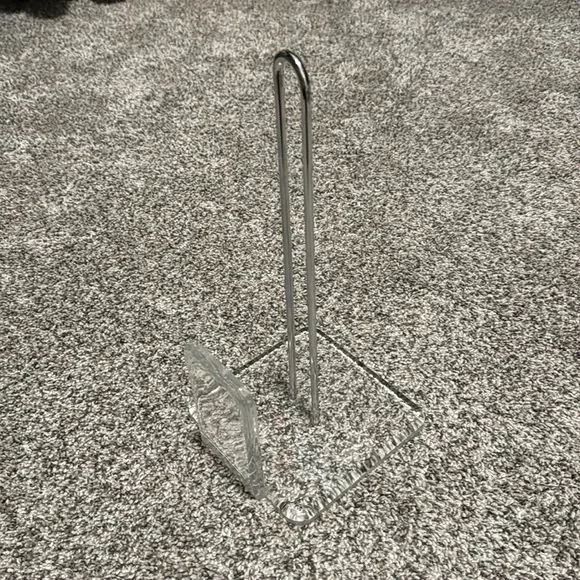 Paper towel holder - Picture 2 of 4